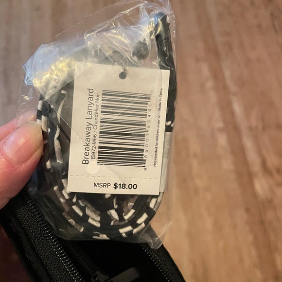 Vera Bradley NWT zip around wallet and breakaway lanyard - Picture 9 of 9